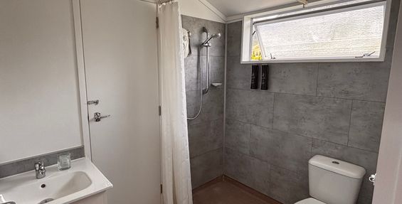 Room 12 Bathroom